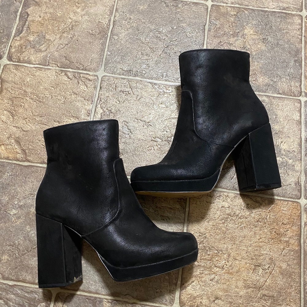 90's chunky heeled black boots